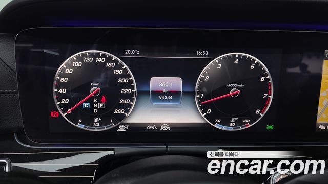Mercedes-Benz E-Class 2019 — photo 11