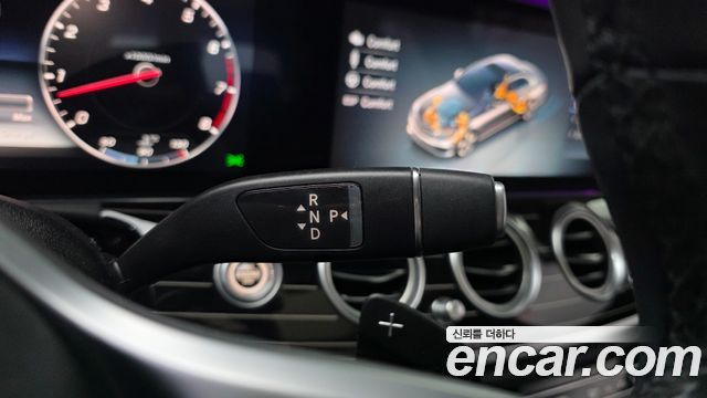 Mercedes-Benz E-Class 2019 — photo 12