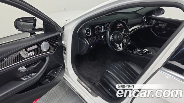 Mercedes-Benz E-Class 2019 — photo 13