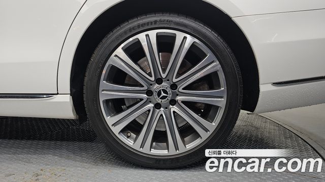 Mercedes-Benz E-Class 2019 — photo 7