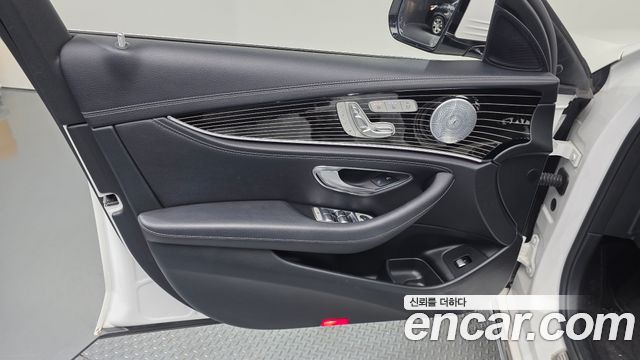 Mercedes-Benz E-Class 2019 — photo 14
