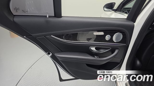 Mercedes-Benz E-Class 2019 — photo 15
