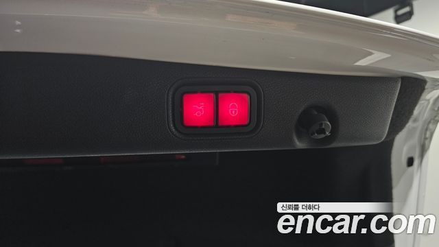 Mercedes-Benz E-Class 2019 — photo 32