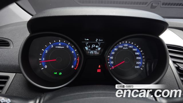 Hyundai AVANTE 2015 — photo 11