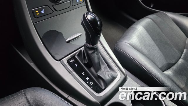 Hyundai AVANTE 2015 — photo 12