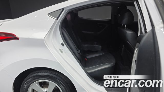 Hyundai AVANTE 2015 — photo 17