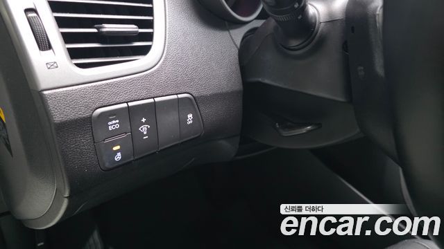 Hyundai AVANTE 2015 — photo 24