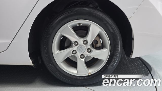 Hyundai AVANTE 2015 — photo 7