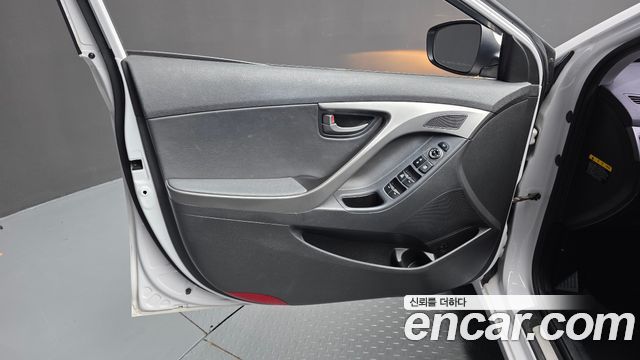 Hyundai AVANTE 2015 — photo 14