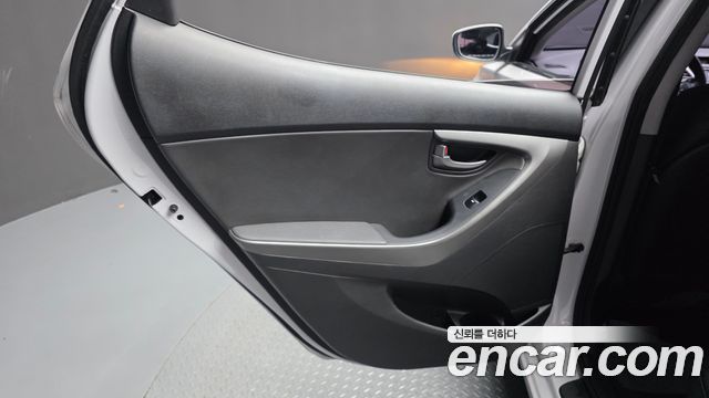Hyundai AVANTE 2015 — photo 15