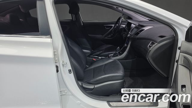 Hyundai AVANTE 2015 — photo 16