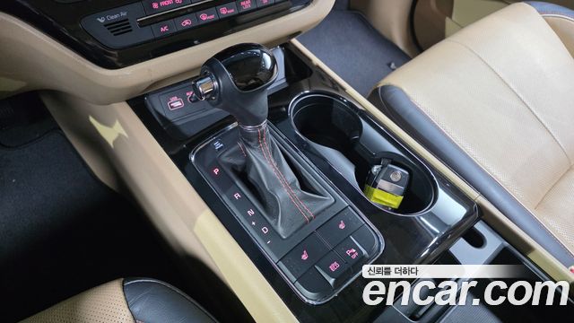 Kia Canival 2016 — photo 12