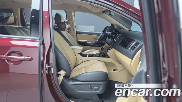 Kia Canival 2016 — photo 17