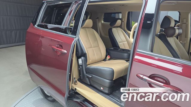 Kia Canival 2016 — photo 18