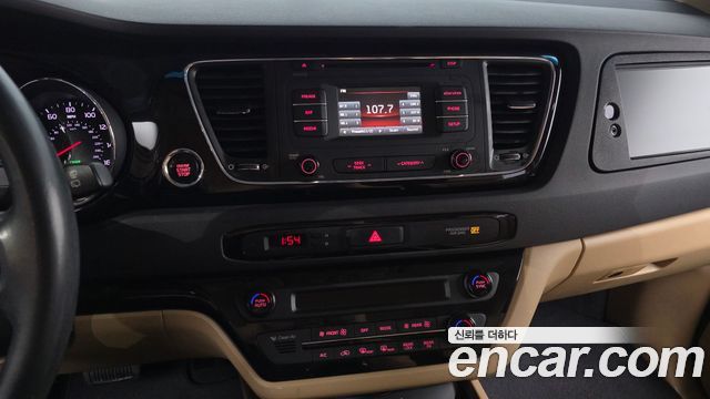 Kia Canival 2016 — photo 20
