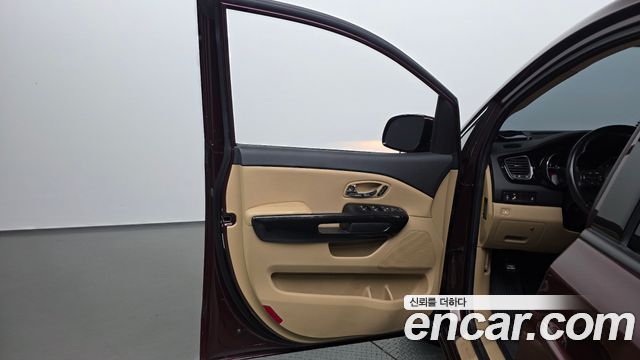 Kia Canival 2016 — photo 14