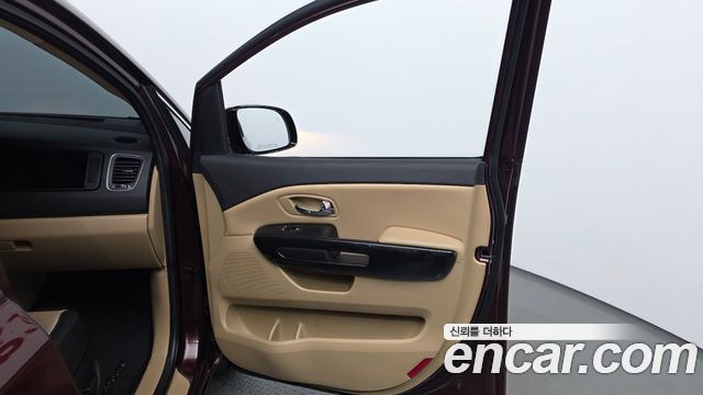 Kia Canival 2016 — photo 15