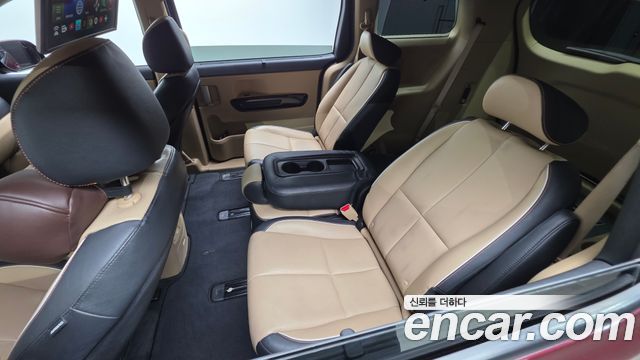 Kia Canival 2016 — photo 16