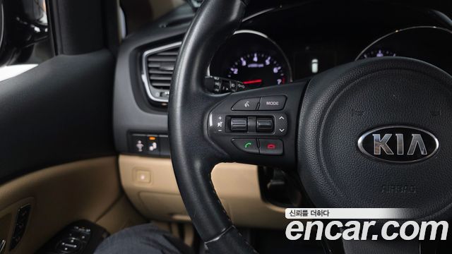 Kia Canival 2016 — photo 33