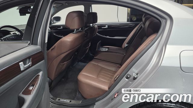 Hyundai Genesis 2012 — photo 17