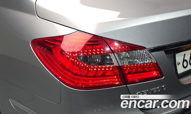 Hyundai Genesis 2012 — photo 9