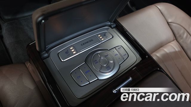 Hyundai Genesis 2012 — photo 28