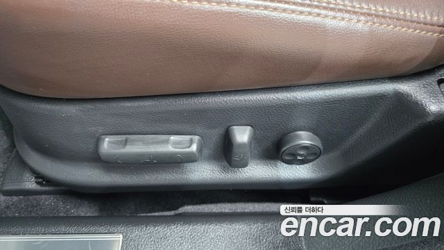 Hyundai Genesis 2012 — photo 32