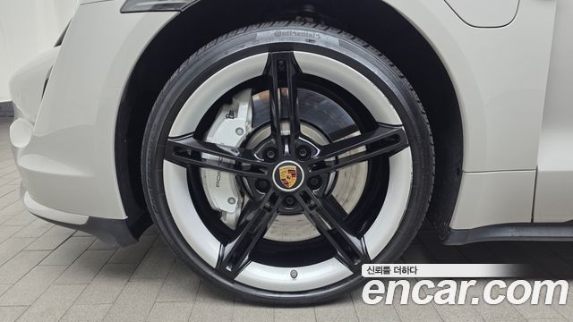 Porsche Taycan 2023 — photo 5
