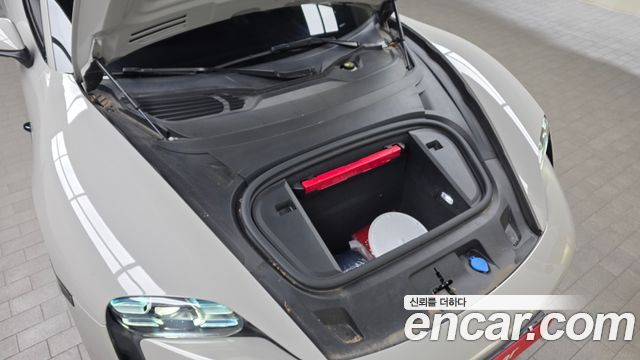 Porsche Taycan 2023 — photo 6