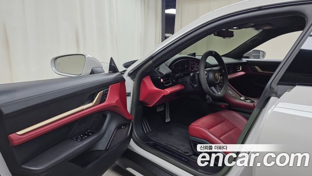 Porsche Taycan 2023 — photo 13