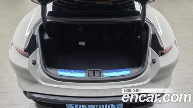 Porsche Taycan 2023 — photo 25