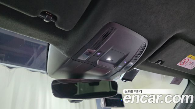 Porsche Taycan 2023 — photo 26
