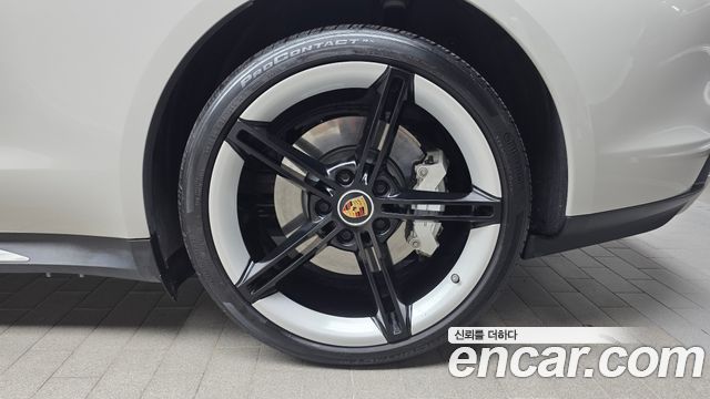 Porsche Taycan 2023 — photo 7