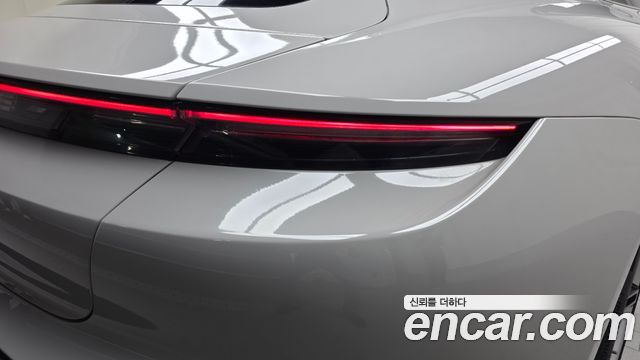 Porsche Taycan 2023 — photo 9