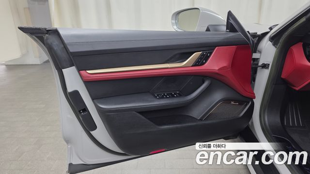 Porsche Taycan 2023 — photo 14