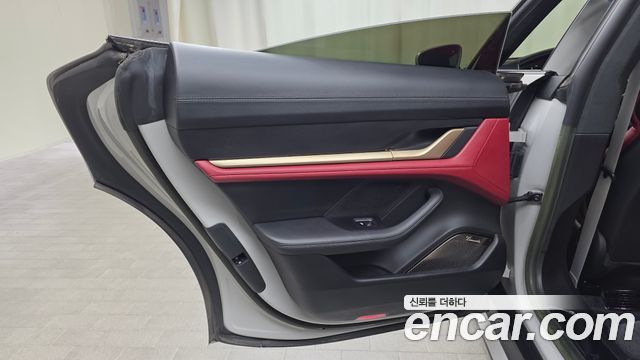 Porsche Taycan 2023 — photo 15