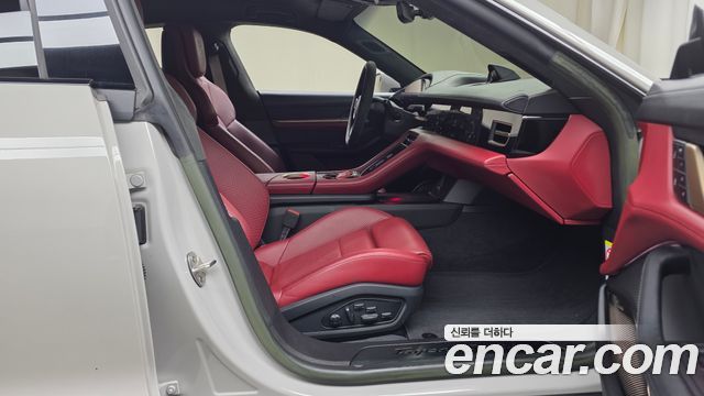 Porsche Taycan 2023 — photo 16