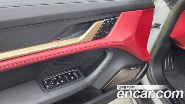 Porsche Taycan 2023 — photo 27