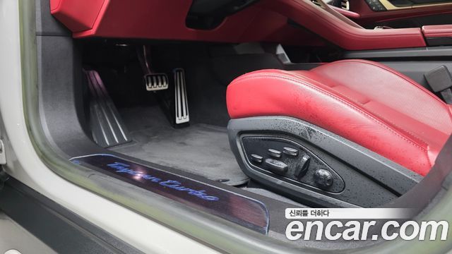 Porsche Taycan 2023 — photo 30