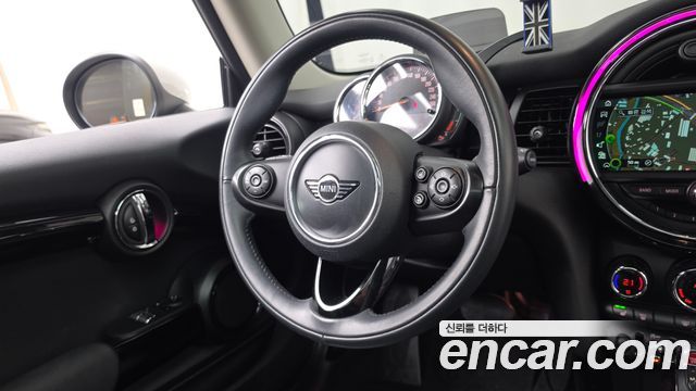 Mini Cooper 2019 — photo 19