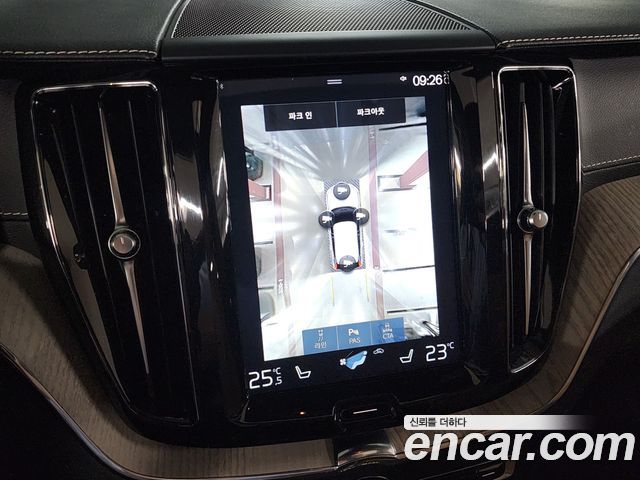Volvo XC60 2018 — photo 7