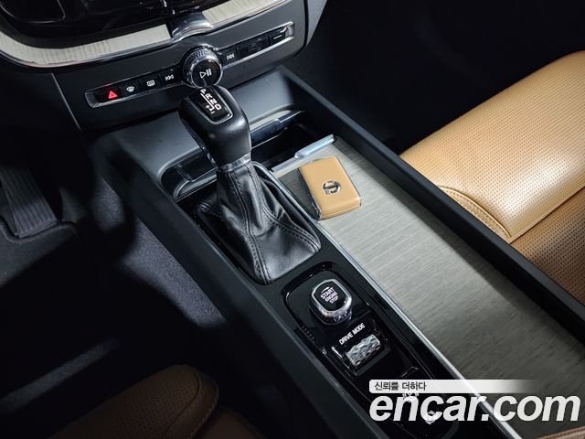 Volvo XC60 2018 — photo 9