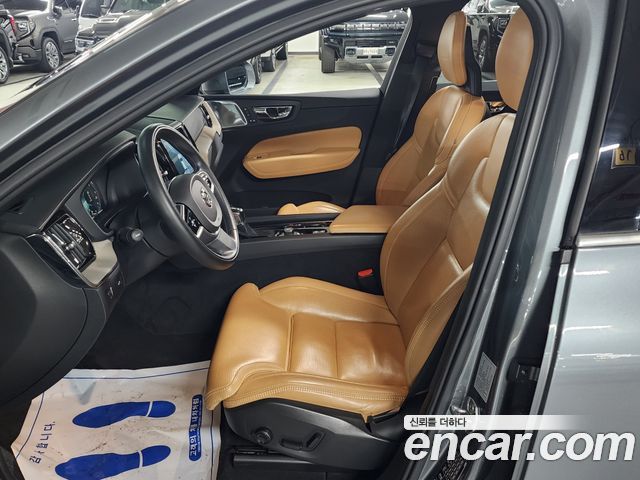 Volvo XC60 2018 — photo 10
