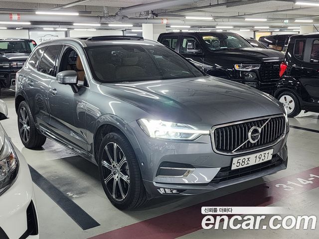 Volvo XC60 2018 — photo 11
