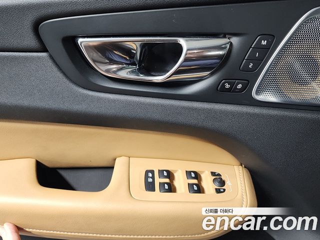 Volvo XC60 2018 — photo 14