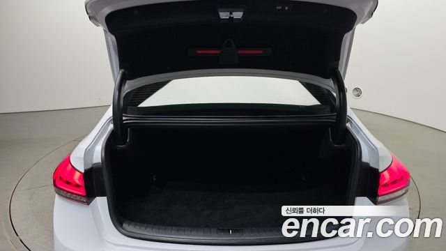 Genesis G80 2017 — photo 20