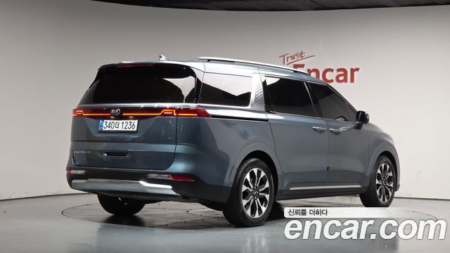 Kia Canival 2021 — photo 2