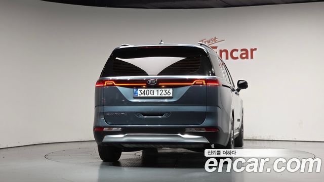 Kia Canival 2021 — photo 4