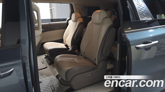 Kia Canival 2021 — photo 18