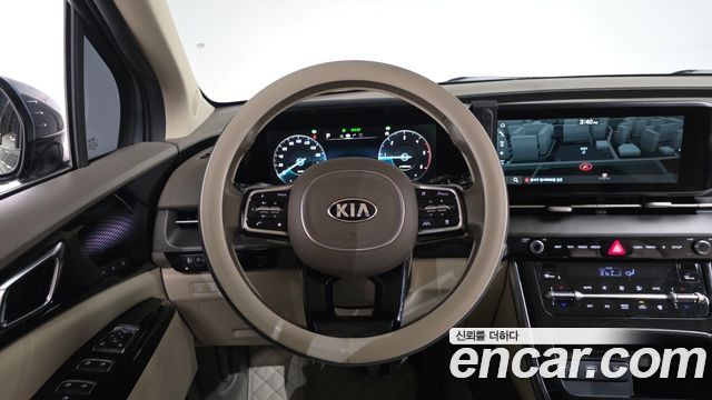Kia Canival 2021 — photo 19